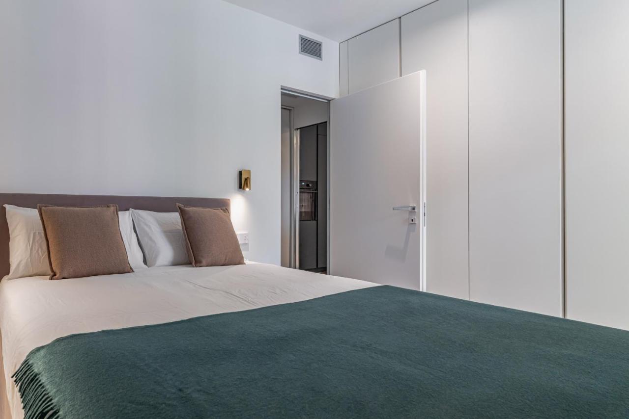 Luxury Apartment - Free Parking - Duomo-Navigli 밀라노 외부 사진