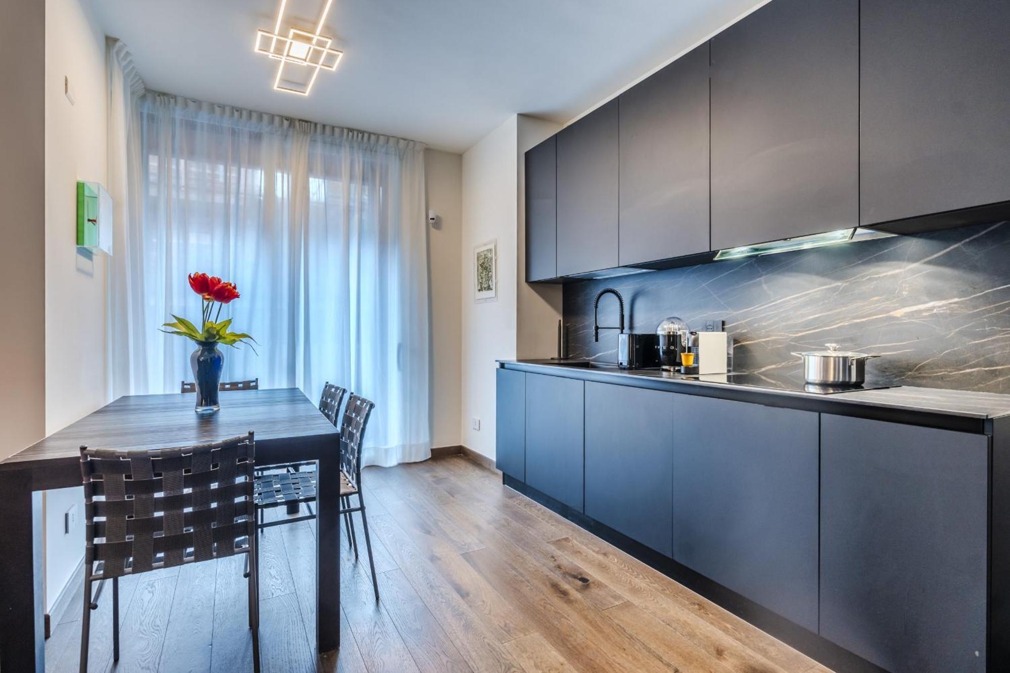 Luxury Apartment - Free Parking - Duomo-Navigli 밀라노 외부 사진